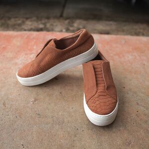 JSlides Heidi Croc Embossed Sneakers Tan Slip On Platform Comfort 10 Casual Chic